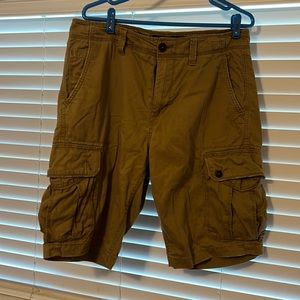 Men’s American Eagle khaki cargo shorts in size 32